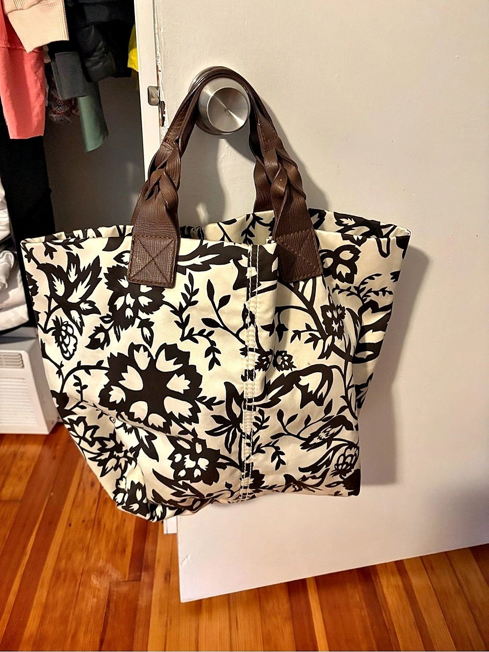 ET Floral Tote in White & Black
